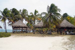 Eine Insel fast für sich allein - Entspannung und Badeferien in der Karibik
