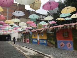 Kunst und Kultur in Medellín / Kolumbien erleben. Medellín, einst die gefährlichste Stadt der Welt, ist zu einer lebenswerten, modernen Stadt der Kunst und kolumbianischer Lebensart geworden.KOLUMBIENline berät Sie nach Ihren Wünschen und Vorstellungen nach Ihrem Budget.